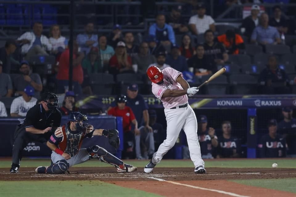 Juego entre las novenas de México y Estados Unidos en el marco del Premier 12, realizado en el Estadio Panamericano.