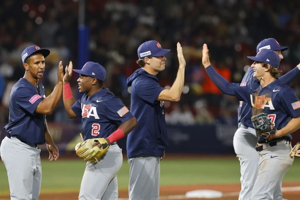 Juego entre las novenas de México y Estados Unidos en el marco del Premier 12, realizado en el Estadio Panamericano.