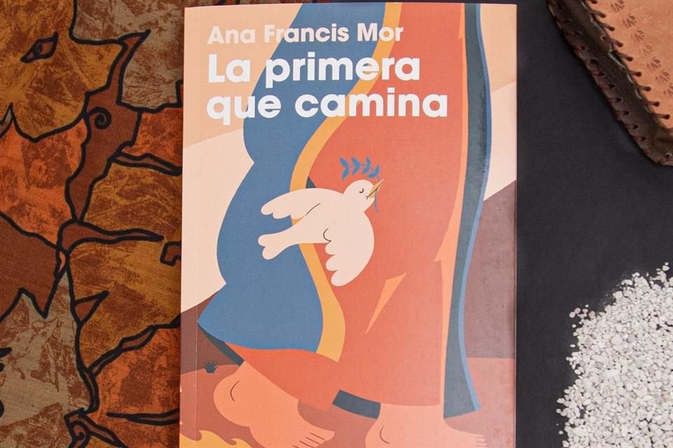 Portada de La primera que camina, novela de Ana Francis Mor.