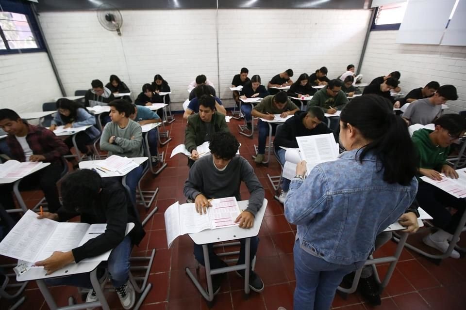 El examen de admisión a la UdeG convocó a 38 mil 146 aspirantes que buscan lugar en alguna carrera o preparatoria.