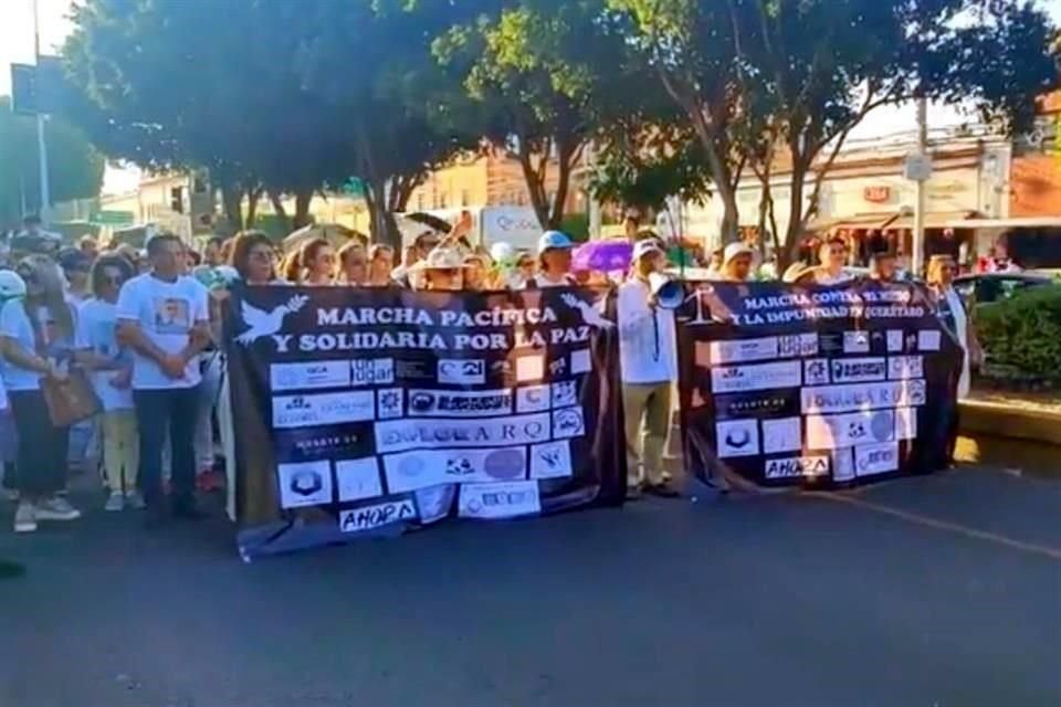 La marcha inició en la Alameda Hidalgo, ubicada en el centro histórico, rumbo al lugar en el que ocurrió el multihomicidio.