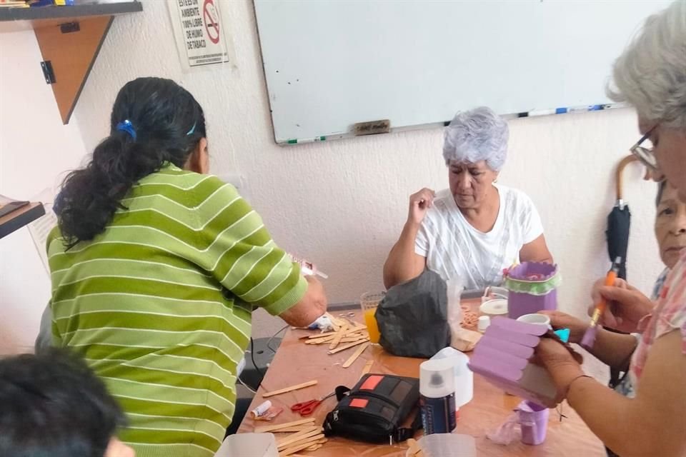 Actualmente ofrecen talleres culturales y artísticos, acompañamiento emocional, asesoramiento jurídico y para la realización de trámites en dependencias gubernamentales.