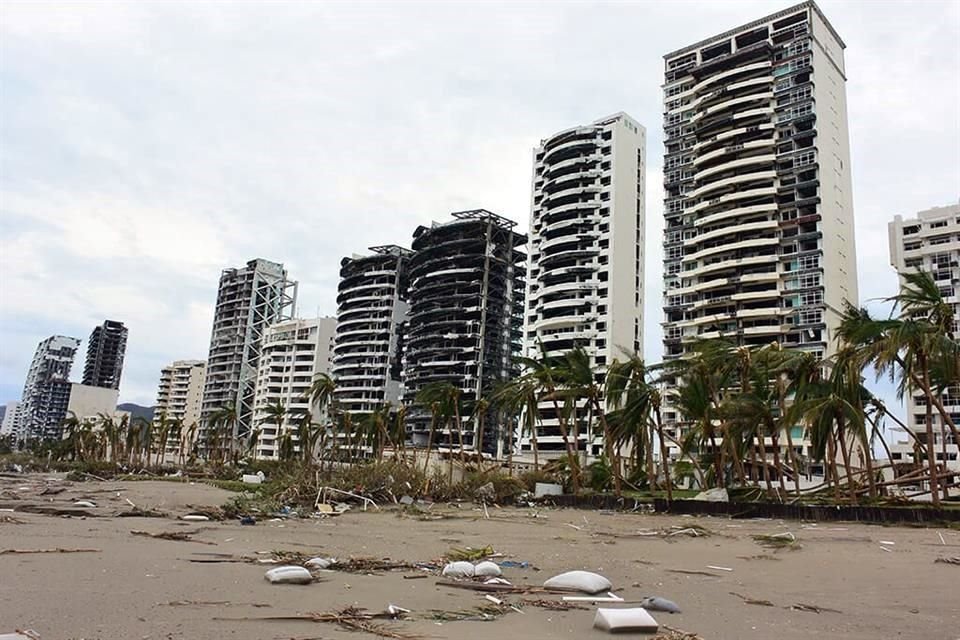 Hoteleros de Acapulco reprocharon que apoyo gubernamental fue inexistente en reconstrucción y recuperación de hoteles tras 'Otis' y 'John'.