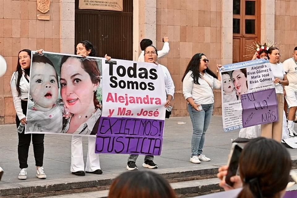 Mujeres se manifiestan para exigir justicia por los feminicidios de Alejandra y su bebé María José