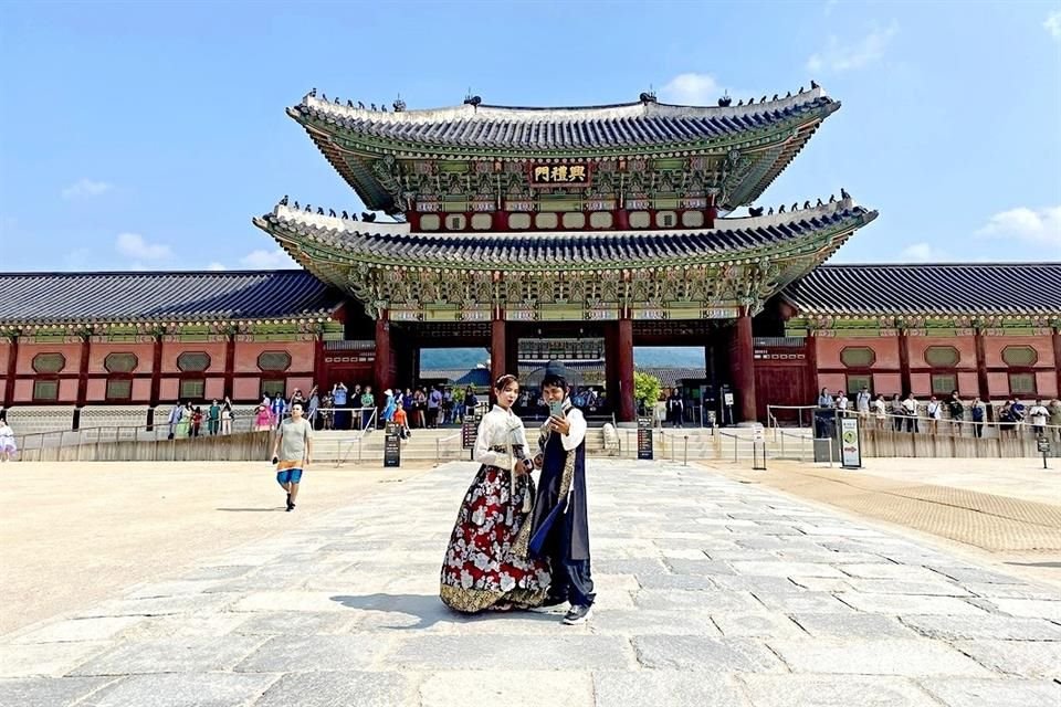 Vista completa de la fachada del Palacio de Gyeongbokgung.