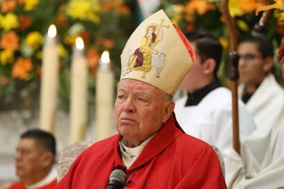 El Cardenal Juan Sandoval íñiguez tiene una semana internado.