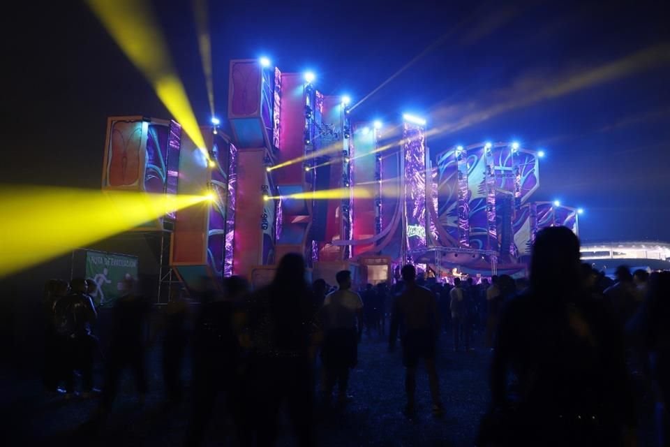 Segundo día del festival de música electrónica Dreamfields en la explanada del estadio Akron