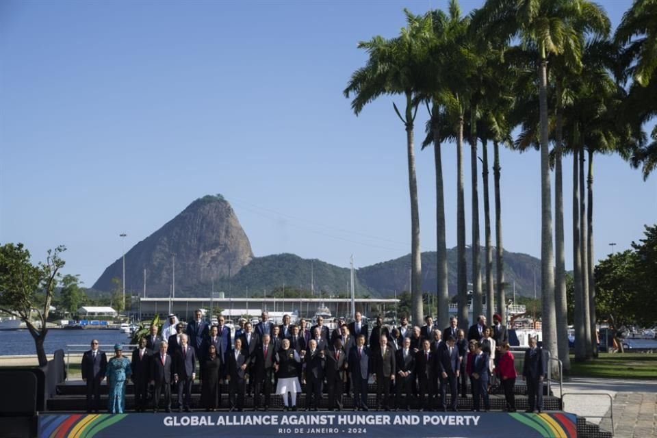 Líderes del G20 posan para una foto grupal sin el Presidente Joe Biden, la Primera Ministra Georgia Meloni y el Primer Ministro Justin Trudeau.