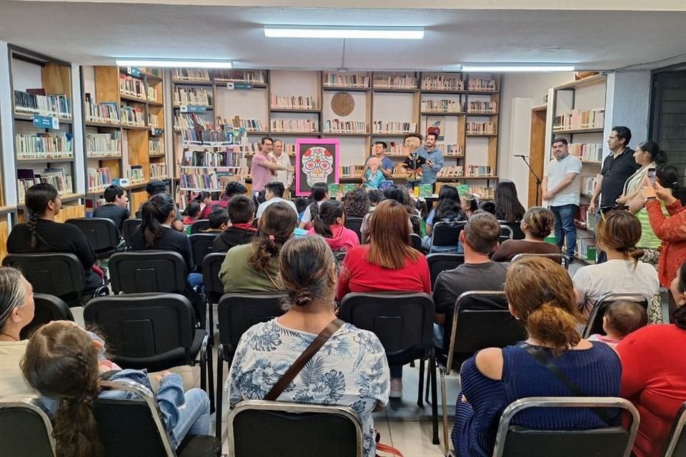 La dirección de Cultura Guadalajara entregó ejemplares de la antología infantil 'Donde las Copas tienen Vochos' en bibliotecas municipales.