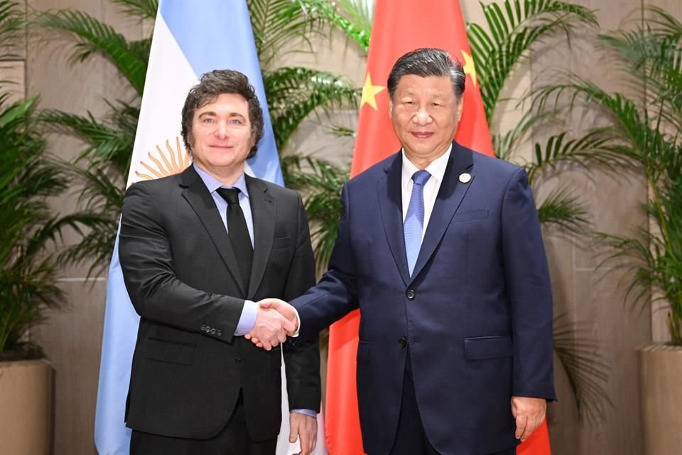 El Presidente chino, Xi Jinping, se reúne con el Presidente argentino, Javier Milei, al margen de la Cumbre de Líderes del G20, en Río de Janeiro, Brasil, el 19 de noviembre de 2024.