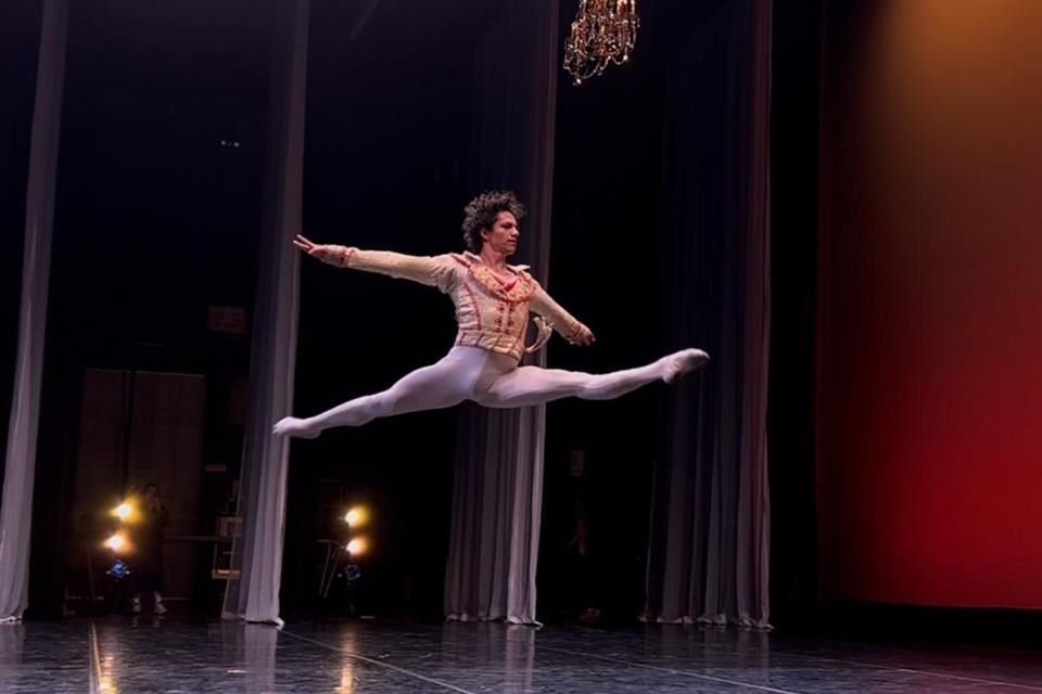Isaac Hernández, bailarín tapatío.