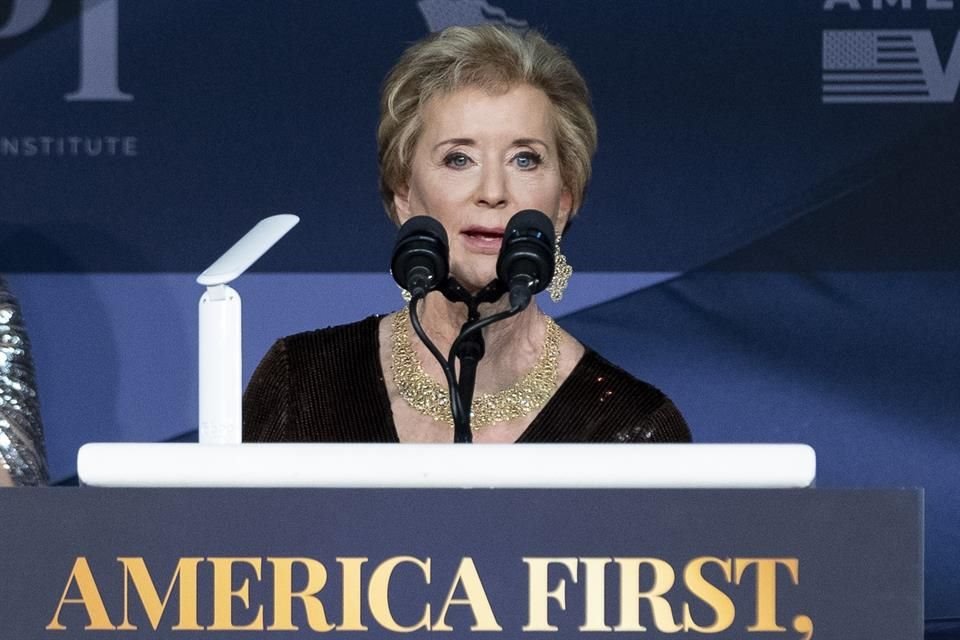 Linda McMahon habla durante una gala en Mar-a-Lago, el 14 de noviembre del 2024.