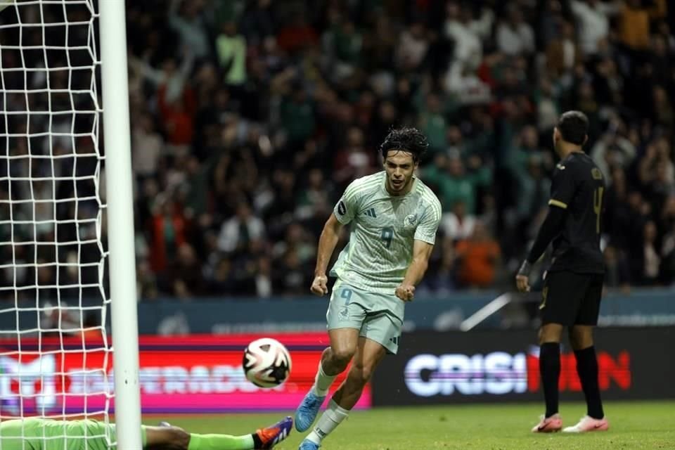 Raúl Jiménez marcó el 1-0 para México.