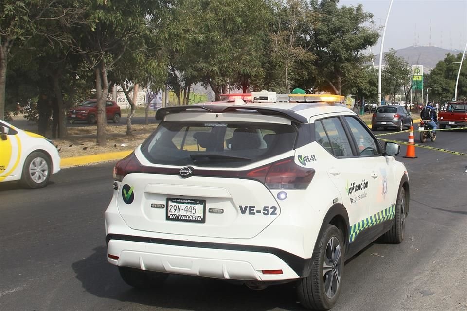 Un motocilista murió cuando iba en su motocicleta en la Avenida Adolf B. Horn, en el Municipio de Tlaquepaque.