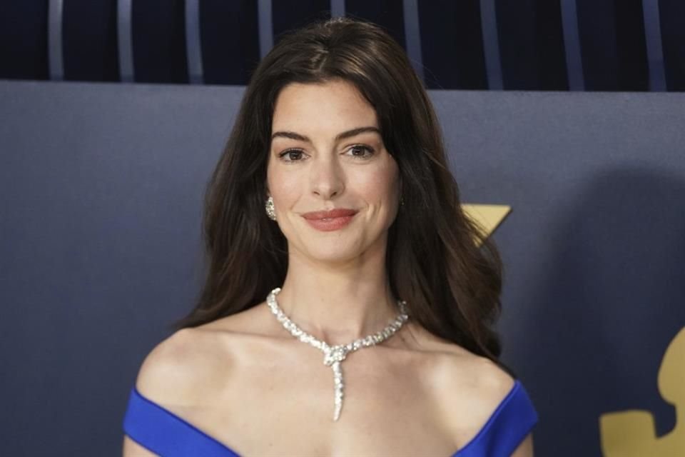 Anne Hathaway encabeza el elenco de Verity, la adaptación cinematográfica de la novela homónima de Colleen Hoover, a cargo de Michael Showalter.