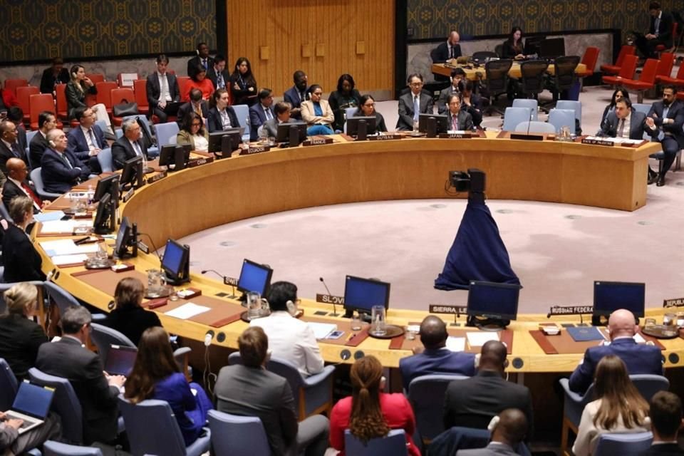 Miembros del Consejo de Seguridad durante una reunión para discutir la situación en Medio Oriente, en Nueva York.