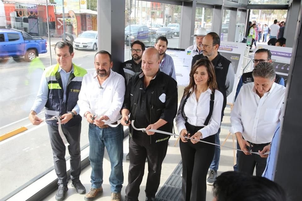 El Gobernador Enrique Alfaro inauguró y recorrió cuatro nuevas estaciones del Peribús.