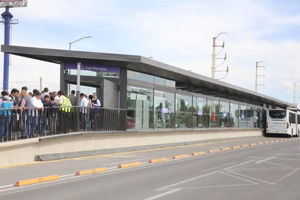 El Gobernador Enrique Alfaro inauguró y recorrió cuatro nuevas estaciones del Peribús.