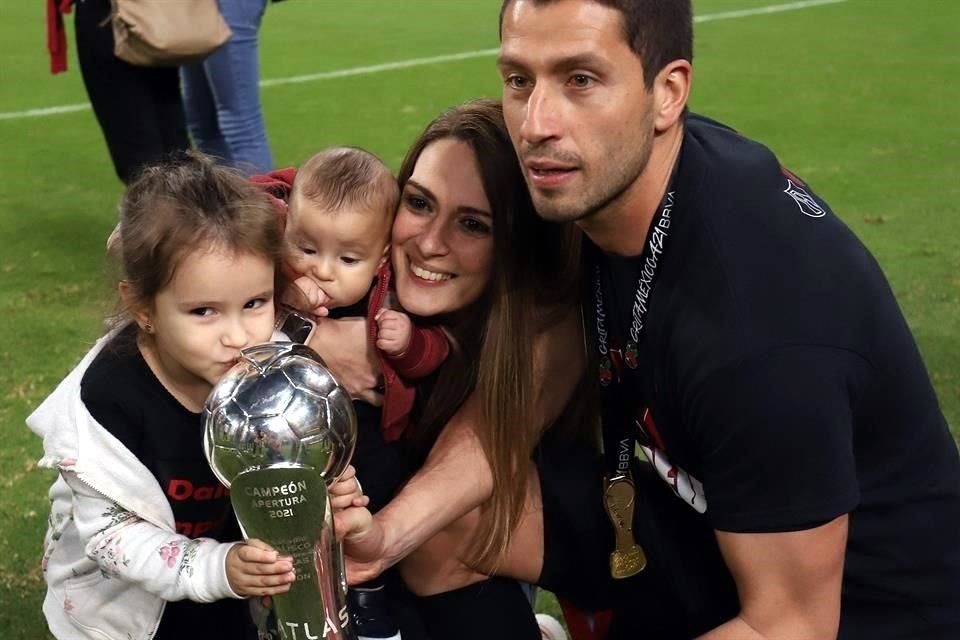 El defensa argentino logró el Bicampeonato con los Zorros, además del Campeón de Campeones.