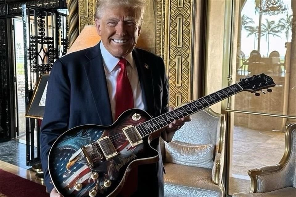 Donald Trump vende ahora también guitarras, que costarán entre mil 250 y mil 500 dólares, y una versión firmada con un precio de 10 mil.