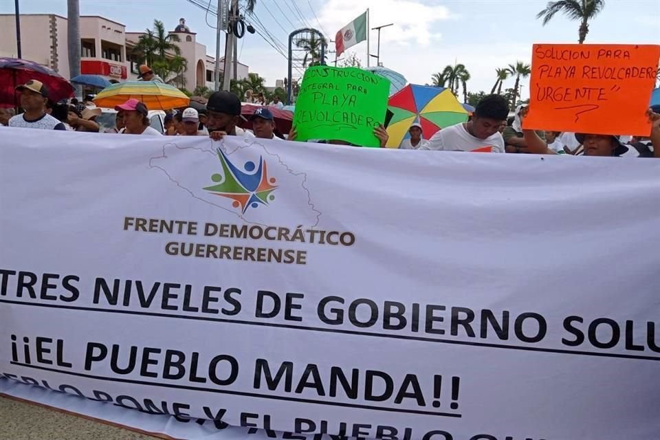 Los manifestantes exigieron a los tres niveles de Gobierno que cumplan con sus demandas.