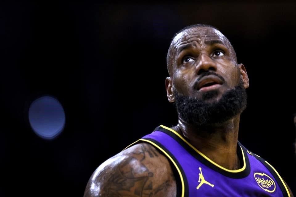 LeBron James realizó el anuncio en sus redes, que ahora dejará un tiempo.