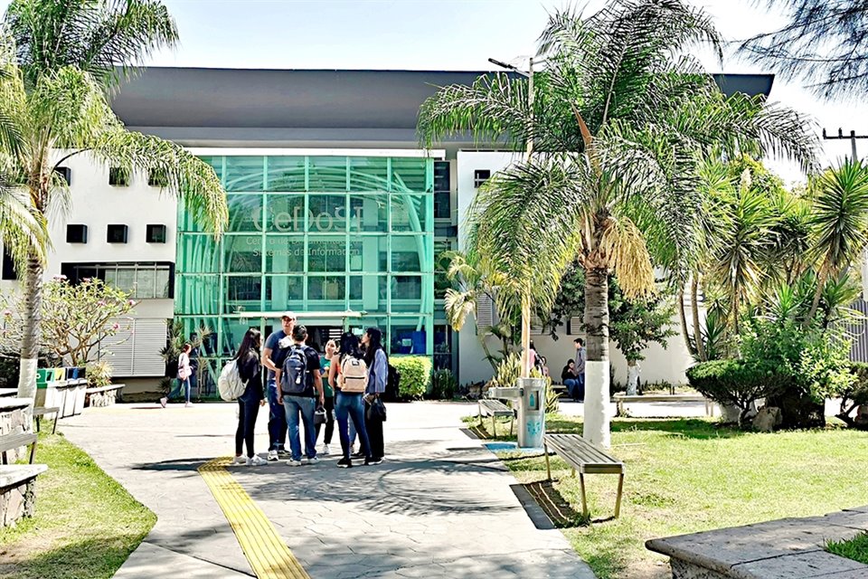 SSJ creará Fondo para el Fomento de la Infraestructura en Educación e Investigación en Salud, para alumnos de medicina, enfermería...  