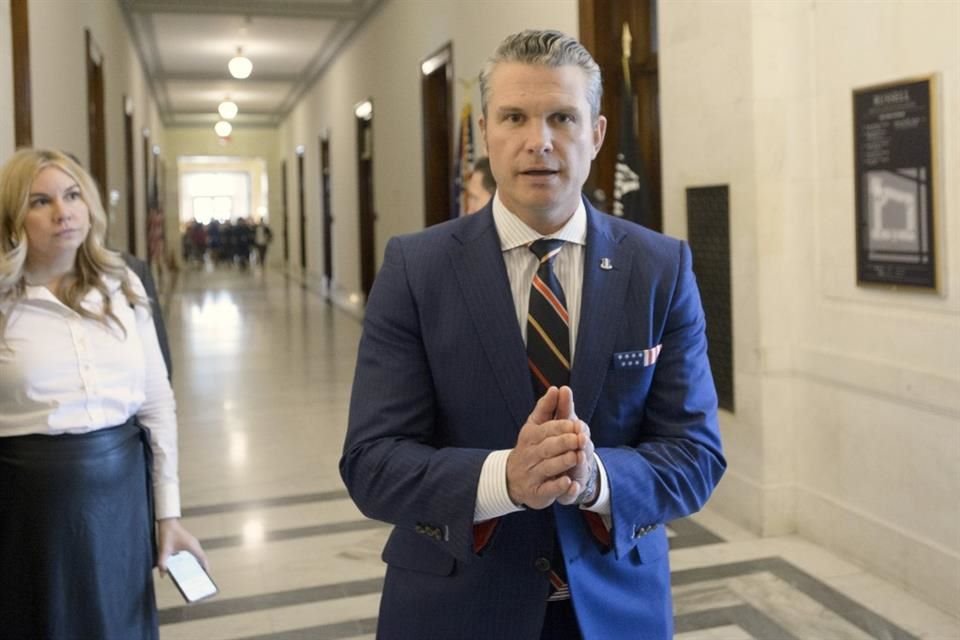 Pete Hegseth tras una reunión con senadores en el Capitolio, el 21 de noviembre del 2024.