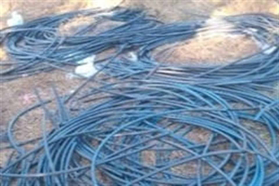 Autoridades encontraron más de 7 mil litros de hidrocarburo y cuatro mangueras conectadas ilegalmente al ducto Guadalajara-Salamanca.