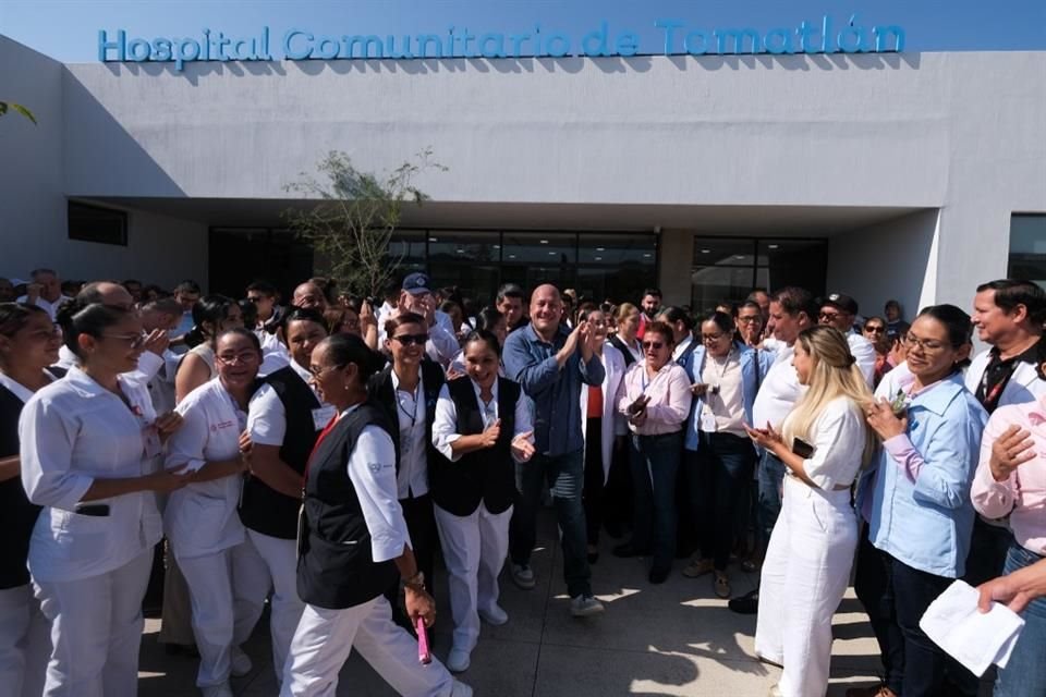 El Gobernador de Jalisco, Enrique Alfaro, inauguró el hospital comunitario del municipio de Tomatlán.