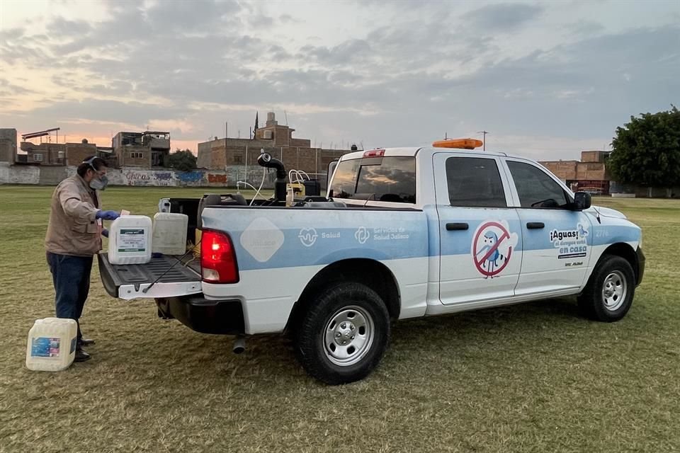 El insecticida sería utilizado para fumigar calles y colonias a través de las camionetas.