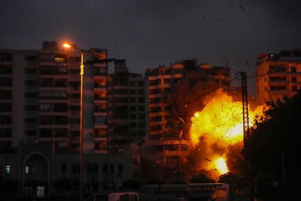 Una explosión provocada por un ataque israelí en Beirut, el 25 de noviembre del 2024.