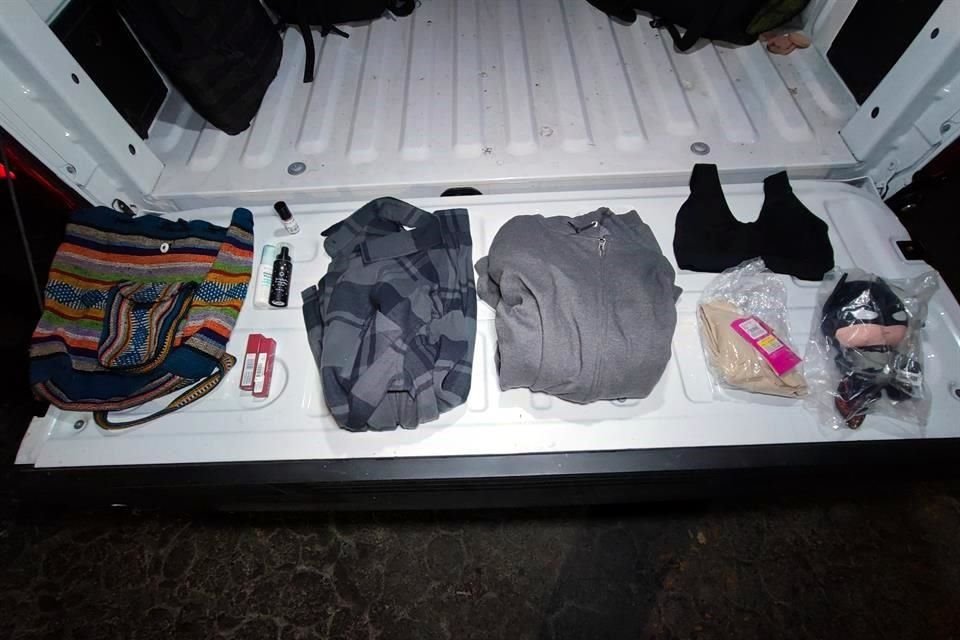 La mujer hurtó ropa y maquillaje.