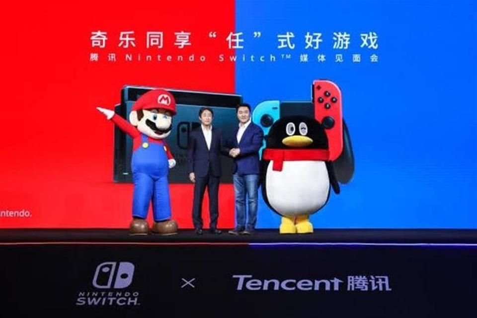 Steven Ma (izq)., de Tencent, y Shibata Satoru, de Nintendo, en 2019 durante el anuncio de la asociación entre Tencent y Nintendo.