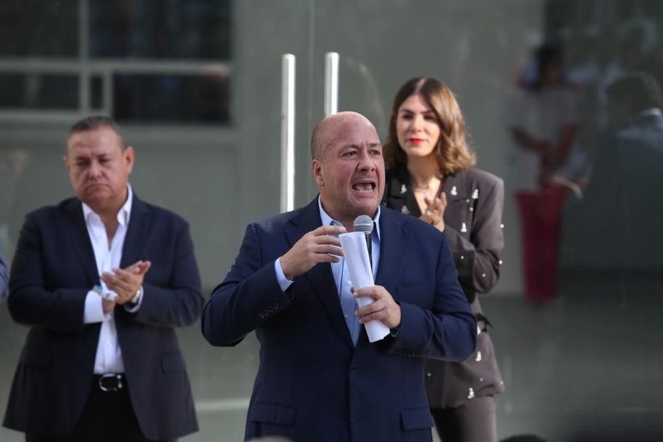 Enrique Alfaro durante la inauguración de la UNIMEF Fray Antonio Alcalde del Ipejal.