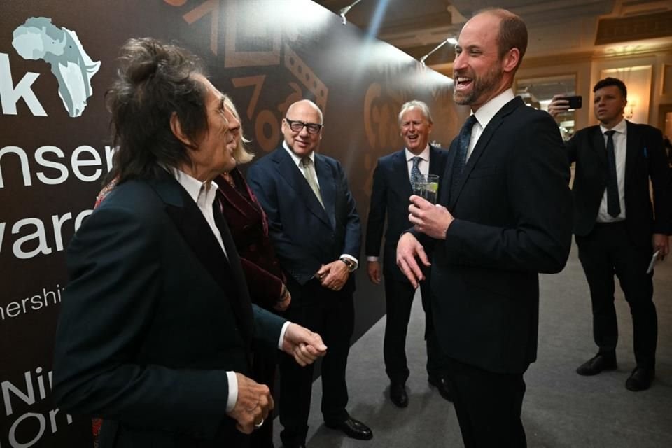 El Príncipe Guillermo se reunió con rockeros como Ronnie Wood, de The Rolling Stones, en un evento ecologista de recaudación de fondos.