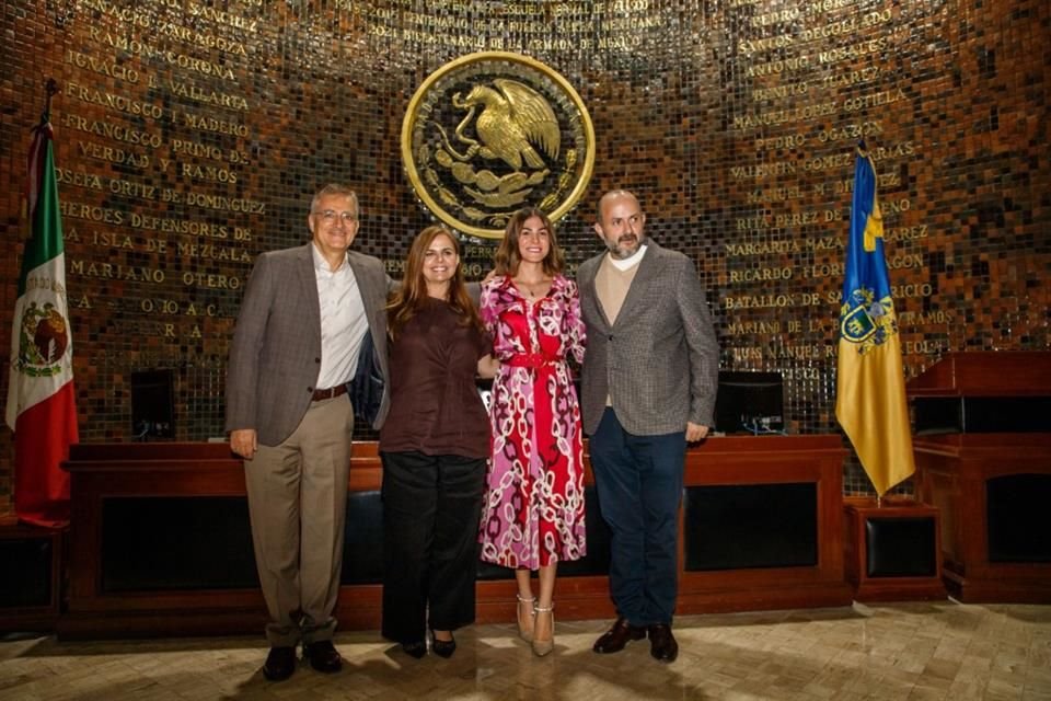 Tonatiuh Padilla, Karla Planter, Mónica Magaña, Ricardo Villanueva (Der. a izq.).