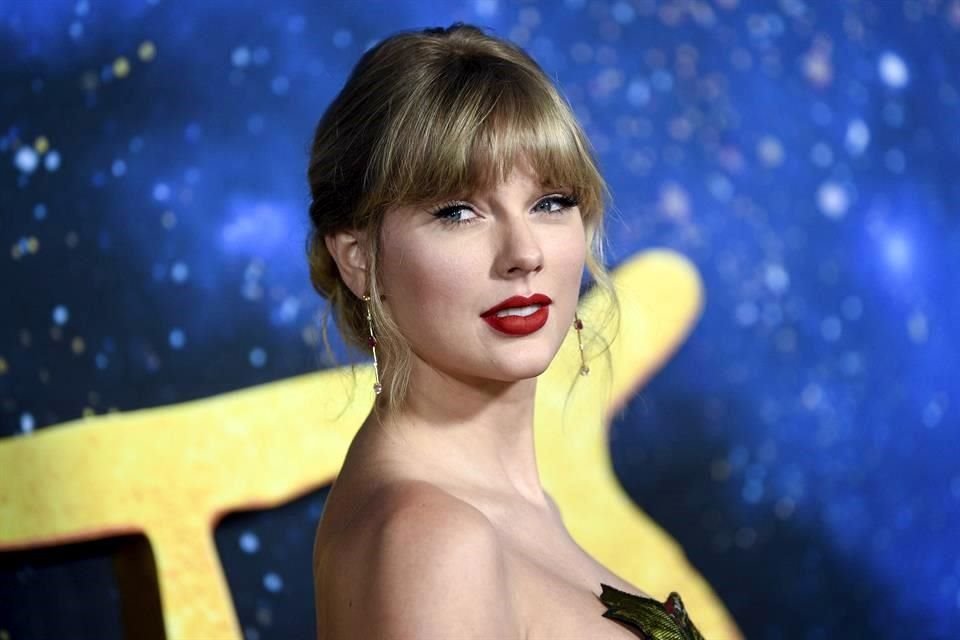 Taylor Swift dio a conocer que colaborará con Ed Sheeran, Phoebe Bridgers, Chris Stapleton y Mark Foster en la nueva versión de su disco 'Red'.