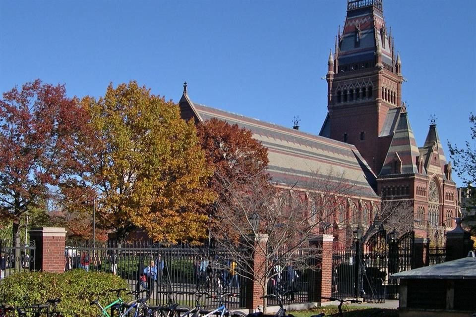 Conoce qué funcionarios mexicanos estudiaron en la Universidad de Harvard, entre otras instituciones extranjeras.