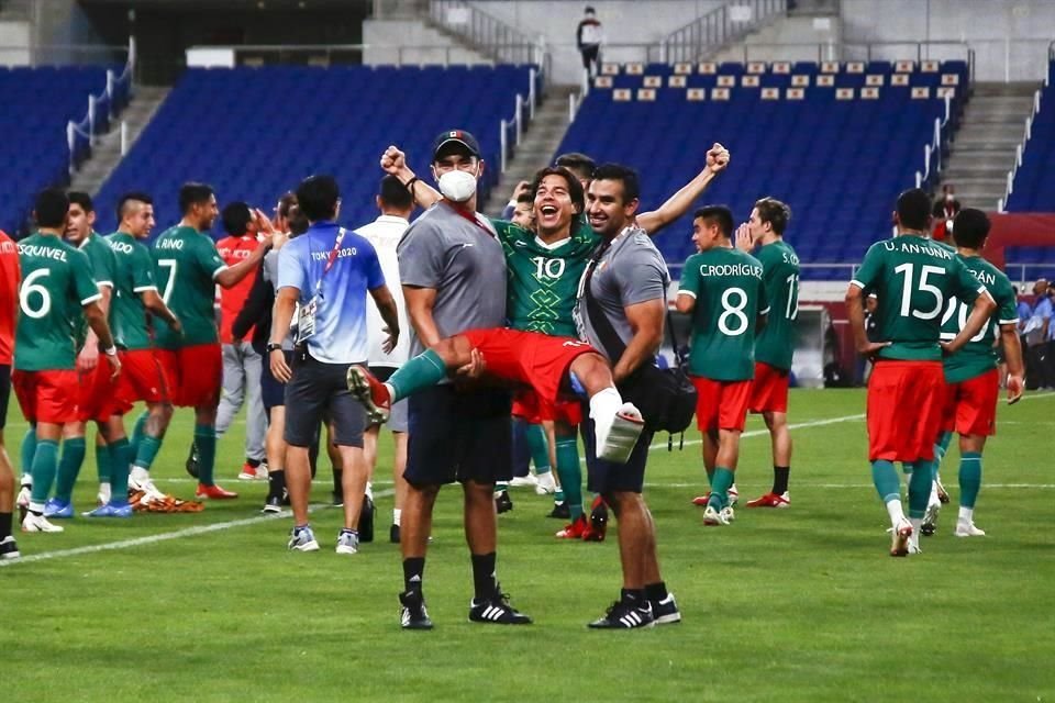 Diego Lainez es uno de los que ya se está abriendo camino en Europa y buscará consolidarse en la Mayor.
