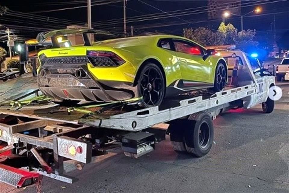La Policía Vial aseguró el  McLaren y un Lamborghini por no traer placas.