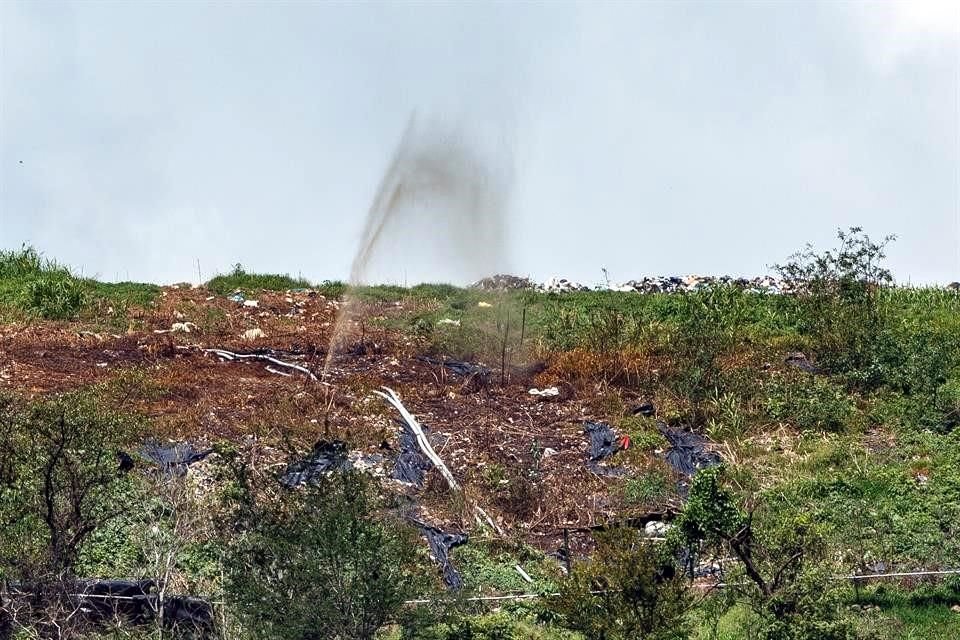 En el vertedero Laureles, a cargo de Caabsa, no hay un buen manejo de los lixiviados, que corren a cielo abierto.