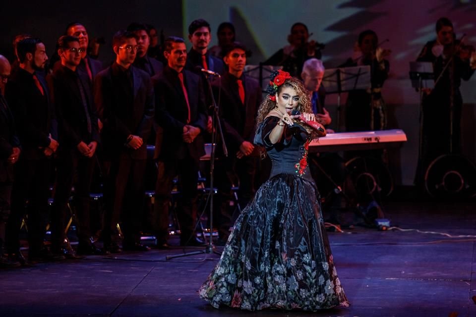 Paloma del Río cumplió su cometido y por fin  hizo su primera 'Fiesta En El Corazón', en el icónico Teatro Degollado.