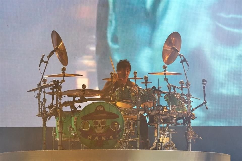 Maná apeló a la nostalgia y a sus éxitos para conquistar a 17 mil almas en el Estadio 3 de Marzo.