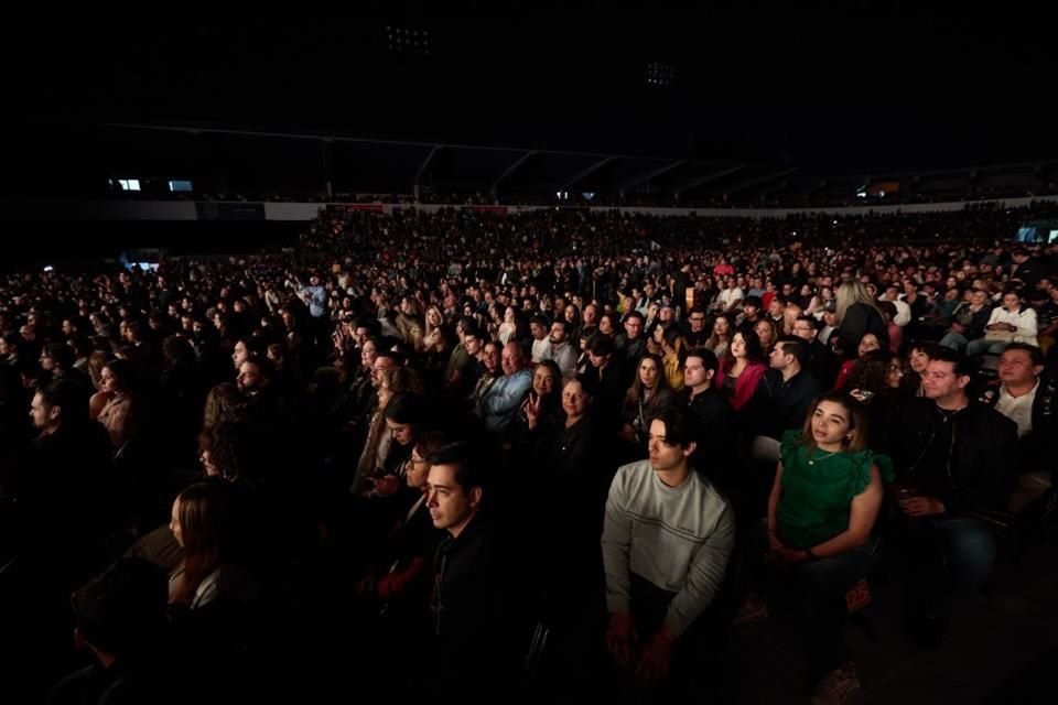 Maná apeló a la nostalgia y a sus éxitos para conquistar a 17 mil almas en el Estadio 3 de Marzo.
