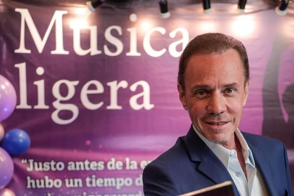 Francisco Samper presenta su libro sobre el rock en español en la FIL, 'Música Ligera'.