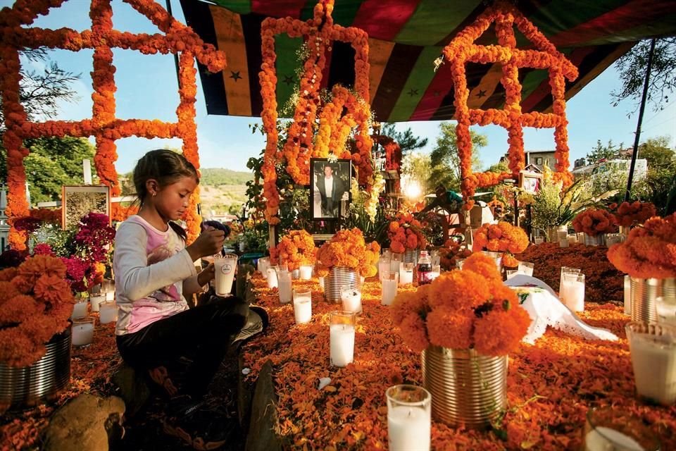 Con un esfuerzo enciclopédico, la editorial Trilce publica 02/11 Día de Muertos y la presenta en la FIL.