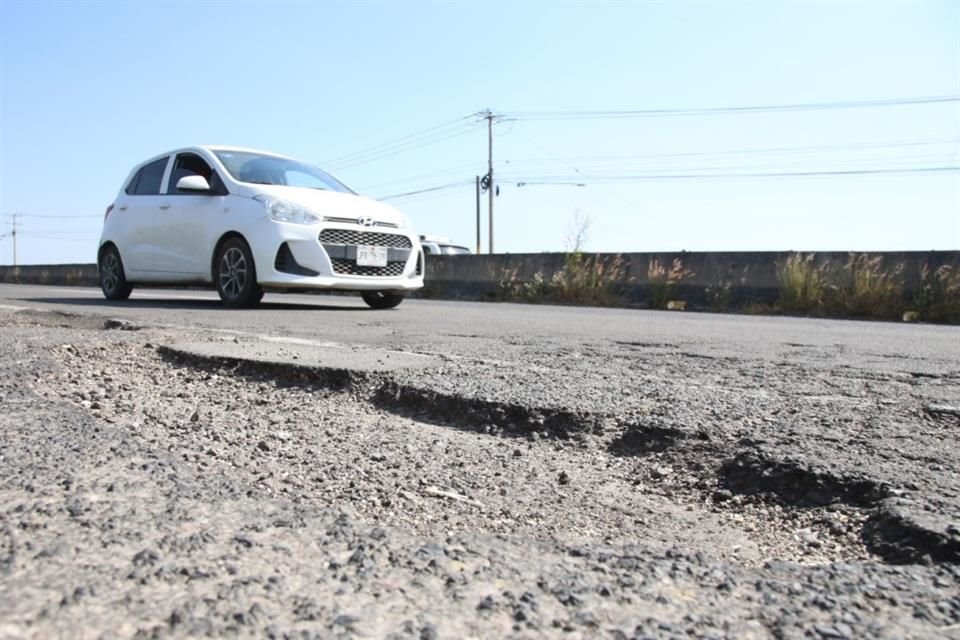 Se presume que hasta 16 vehículos se han visto afectados al día en esta carretera.