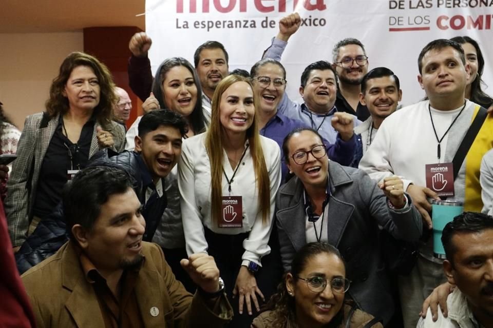 La jornada concluyó con selfies junto a la Presidenta Érika Pérez (de blanco) y brazos levantados.