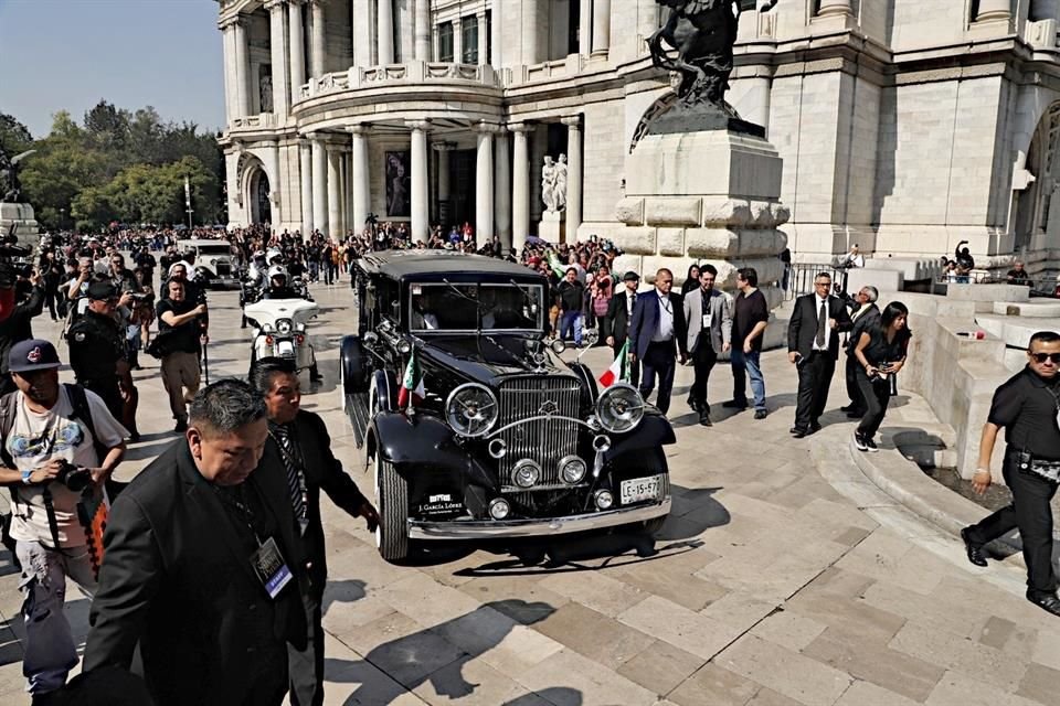 La carroza Cadillac que trasladó sus restos fue la misma que en su día llevó los de José José, Chabelo y López Tarso.